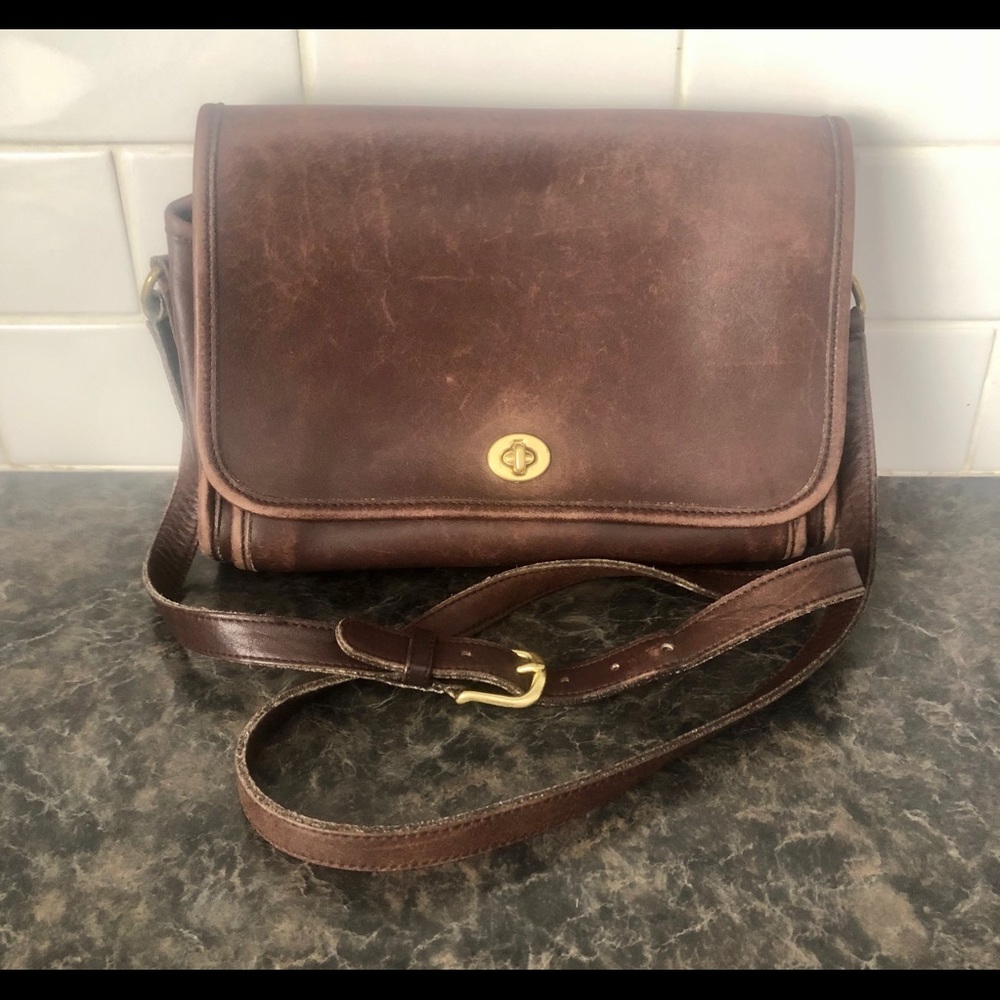 Vintage Coach Brown Leather Shoulder Bag. Approximately 11x8. Smoke free